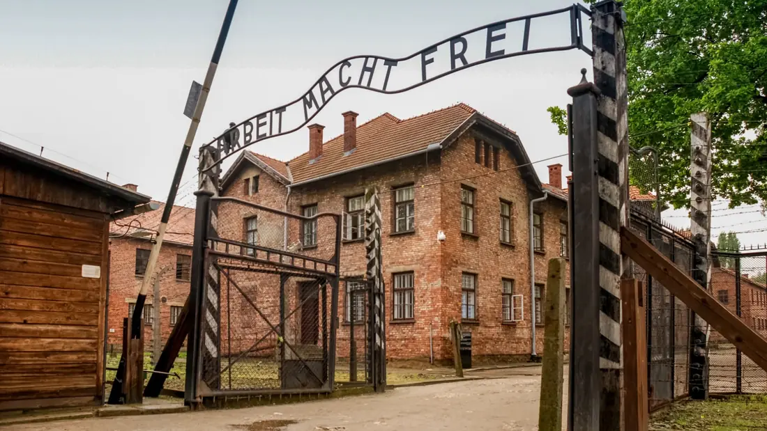 Erste weibliche Häftlinge in Auschwitz