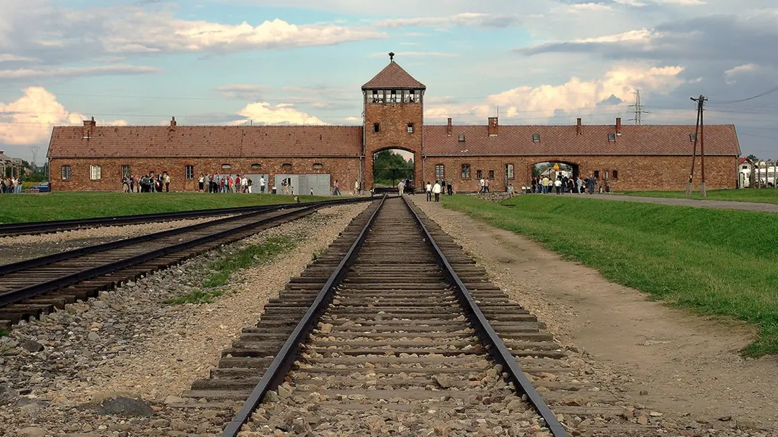 Erste weibliche Häftlinge in Auschwitz