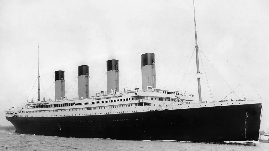 Die RMS Titanic Beginnt ihre Jungfernfahrt