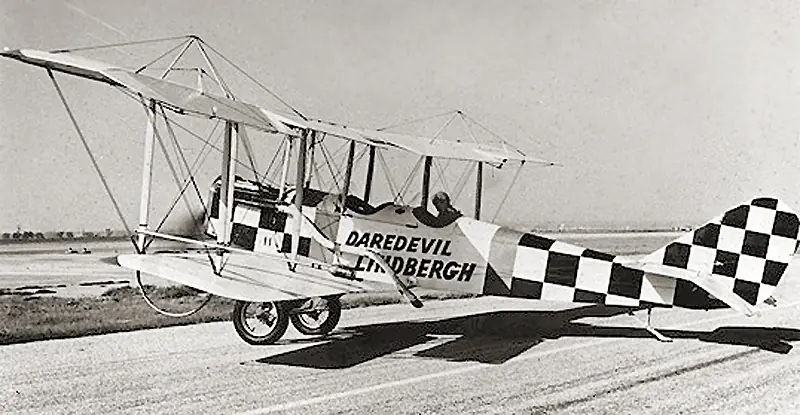 Charles Lindbergh landet in der Nähe von Paris — Paris, France