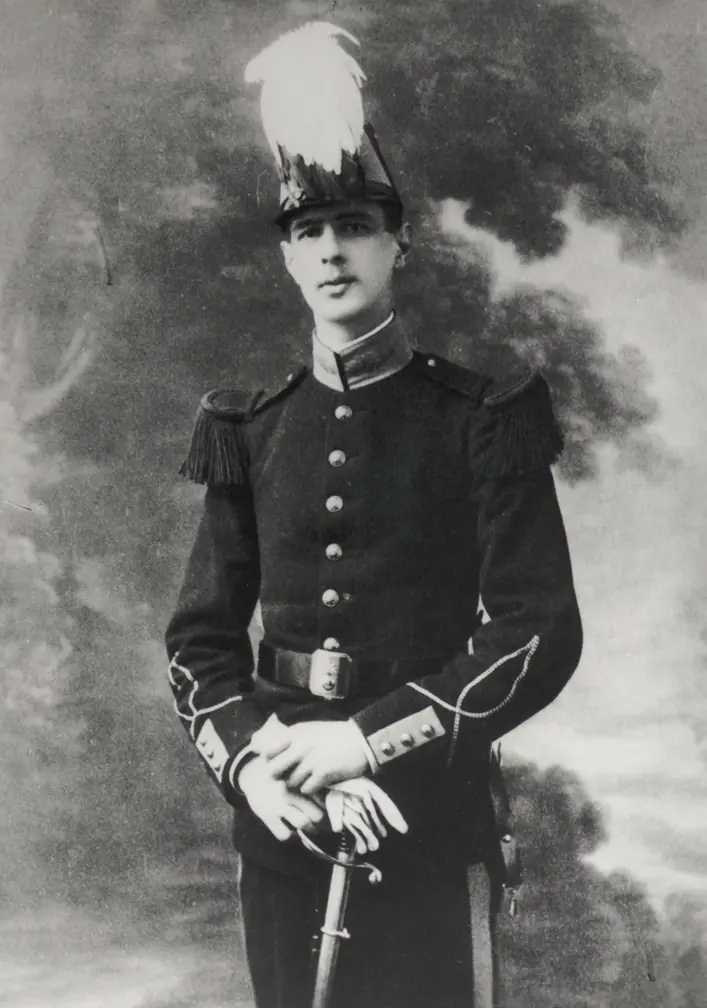 Charles de Gaulle conduce Franța — Paris, France