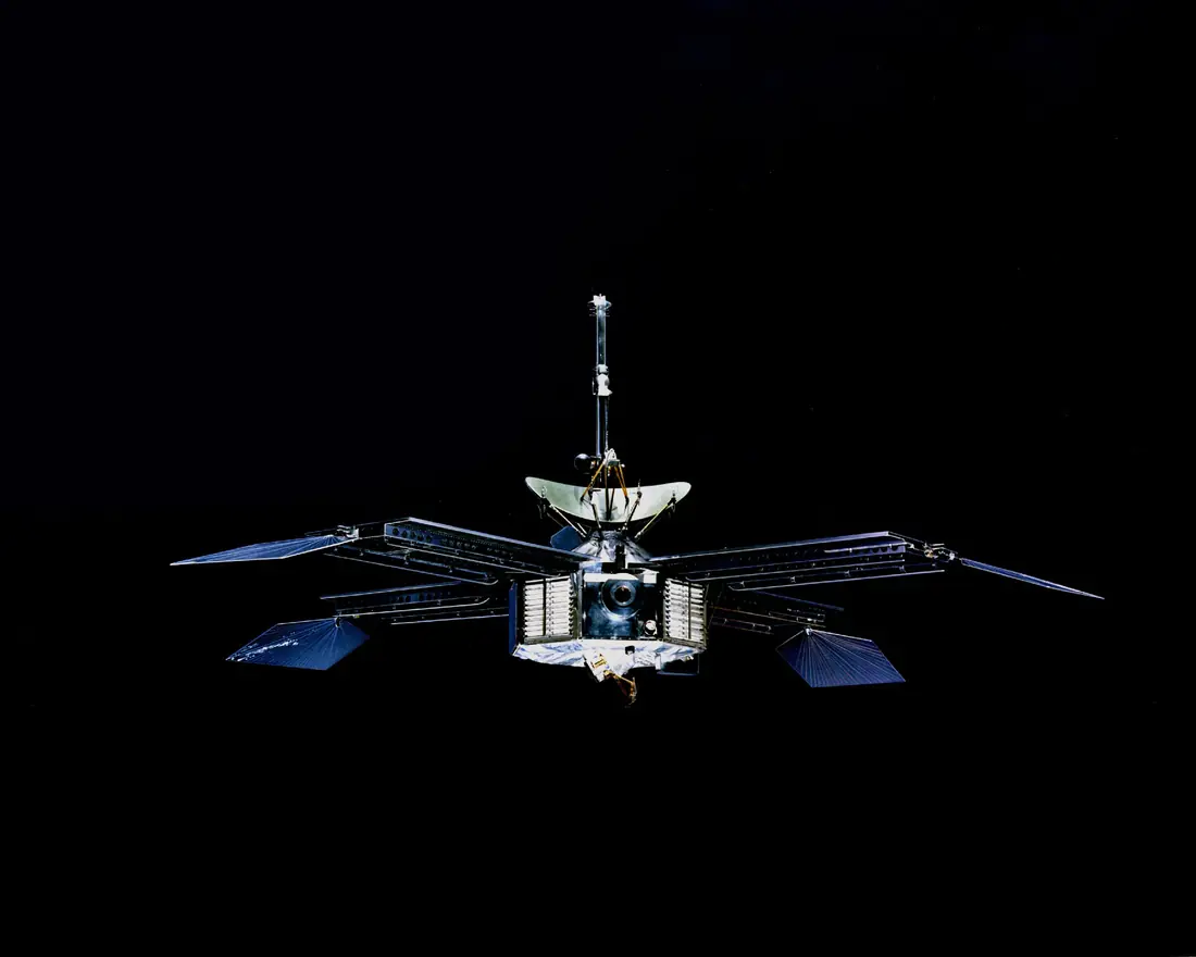 Mariner 4 Sends First Close-Up Mars Images to Earth