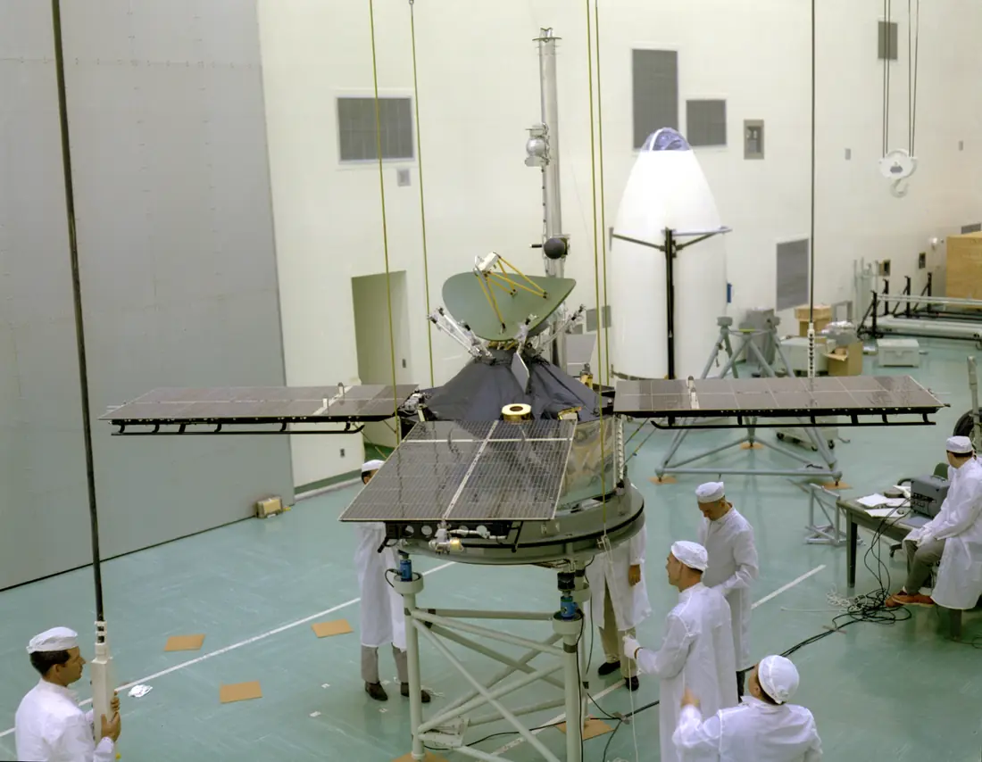 Mariner 4 Sends First Close-Up Mars Images to Earth