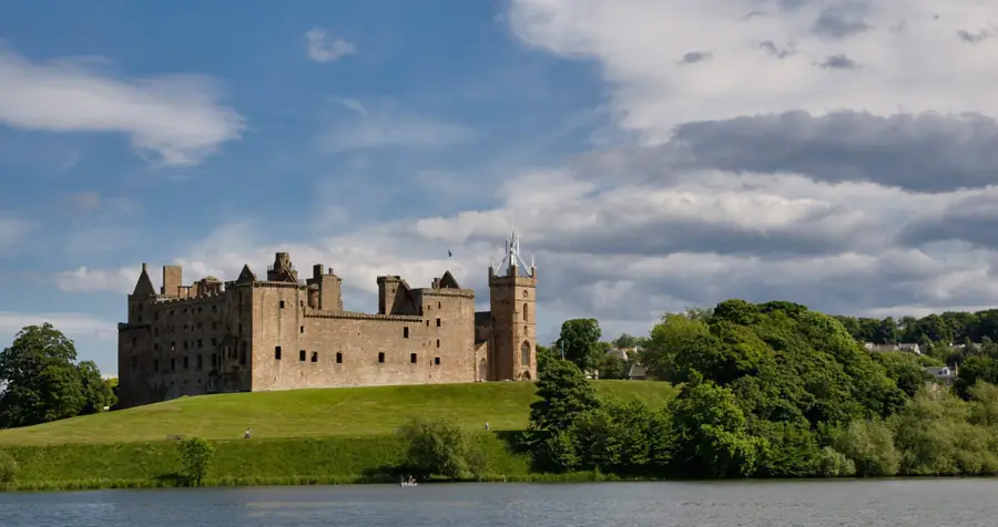 Marie Stuart, Reine d'Écosse, Revient en Écosse Divisée — Scotland