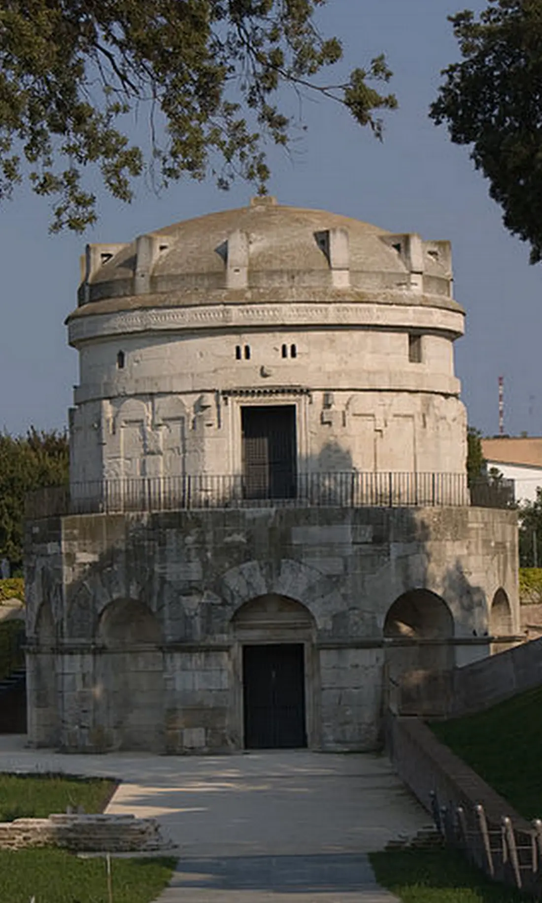 Ostrogothii lui Theoderic înving Odoacer și consolidează Italia — Italy