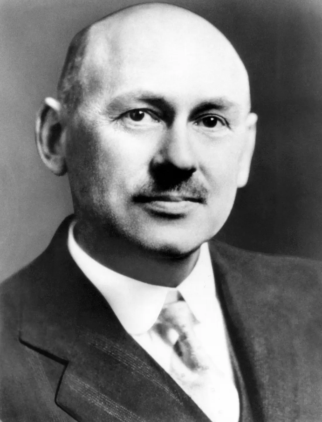 Robert Goddard, Father of Modern Rocketry, Is Born — Worcester, Massachusetts, United States