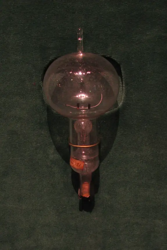 Edison Lights Up the World: First Practical Incandescent Bulb Tested — Menlo Park, New Jersey, USA